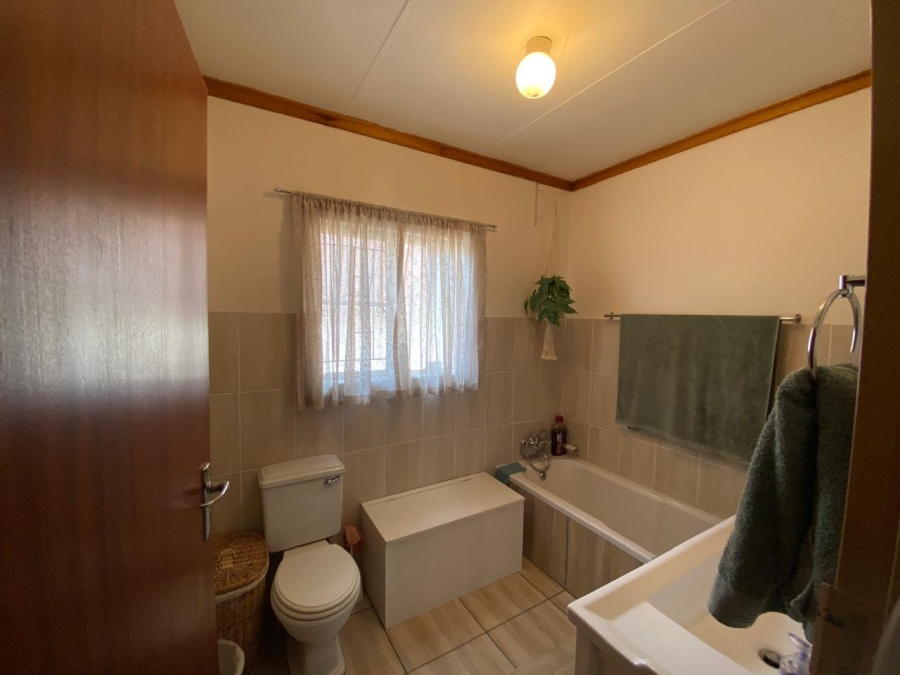 4 Bedroom Property for Sale in Kannoniers Park North West